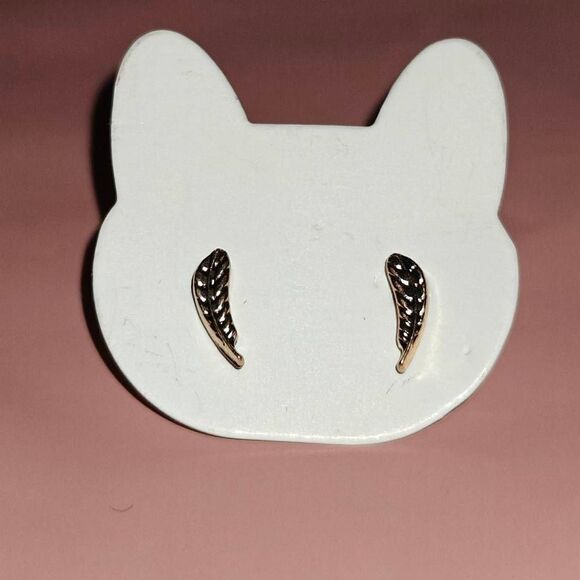 Dainty Gold Feather Stud Earrings - Picture 1 of 3